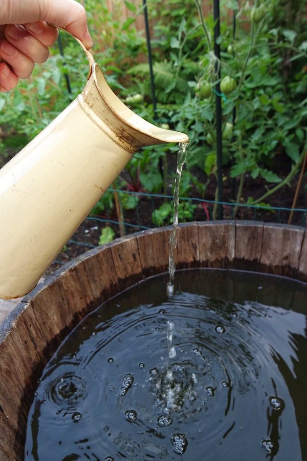 What are the UK government's guidelines for installing rainwater harvesting systems in 2023?